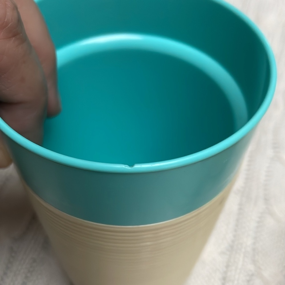 VTG Raffiaware plastic mugs. Thermo-Temp Mallory Randall Corp coral aqua handles - Picture 7 of 7